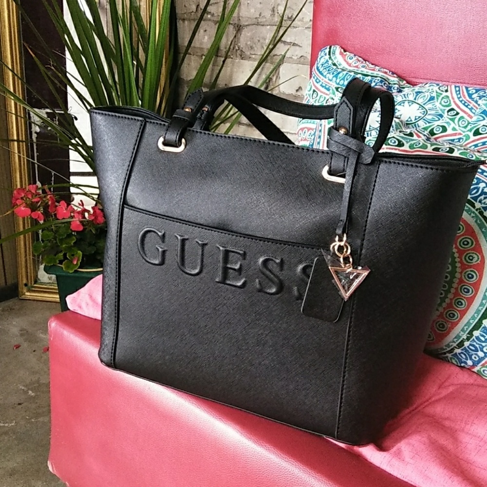 Guess tote